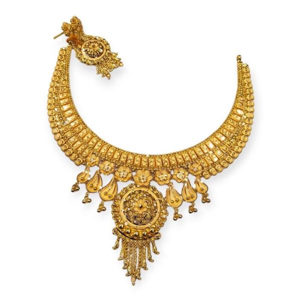 Fabulous Plain Gold Necklace with Beautiful Design 