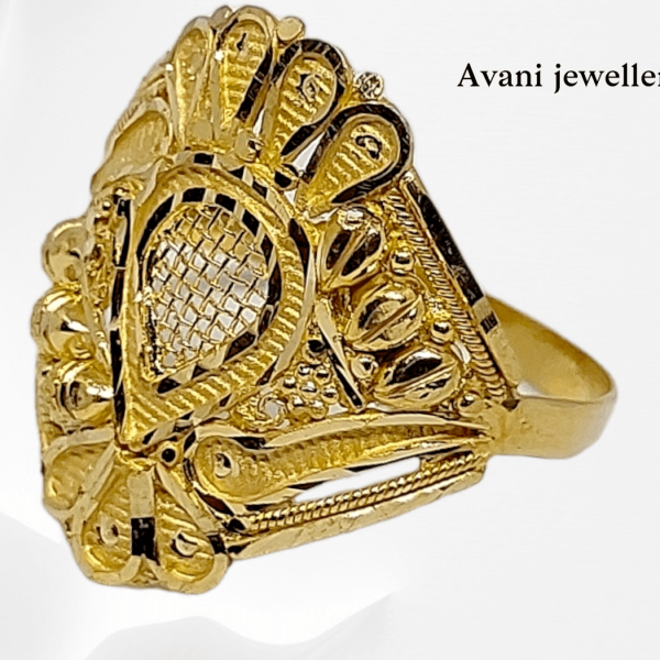 Ladies Ring