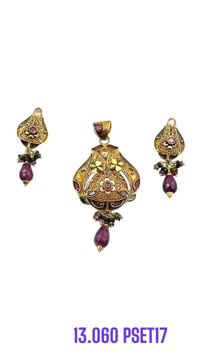 ANTIQUE PENDANT SET