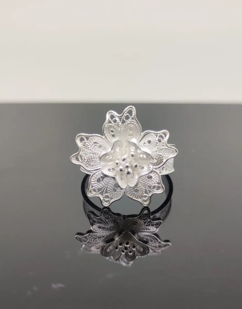 Lily Lacework Filigree Silver Ring