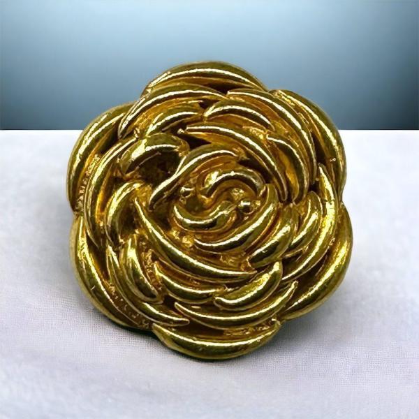 LADIES RING IN FLOWER DESIGN