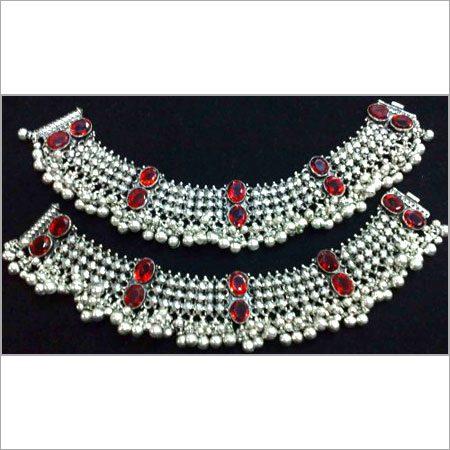 Explore the Beauty of Chandi Payal and Pendant Designs